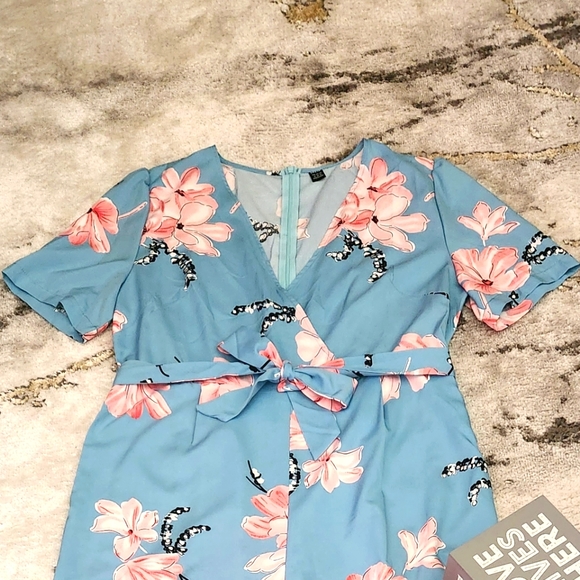 PERFECTLY CUTE Women's XL Blue and Pink Floral Jumpsuit. NWOT - Picture 15 of 16